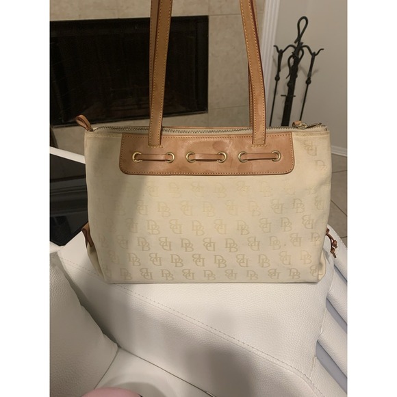Dooney & Bourke Shoulder Bag Gold with Tan leather details - Picture 4 of 7